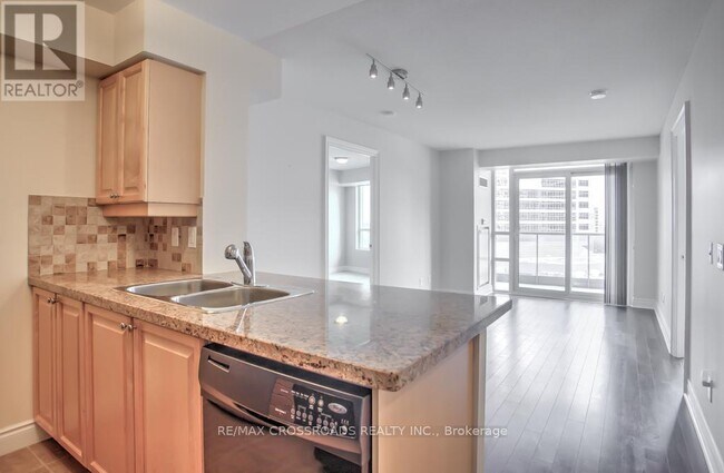 Building Photo - 25 Greenview Ave