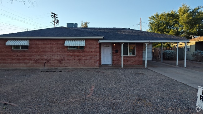Building Photo - 2338 W Avalon Dr