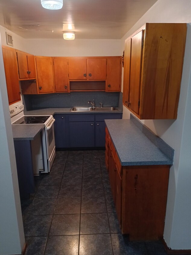 Primary Photo - 1211 Oxford Way