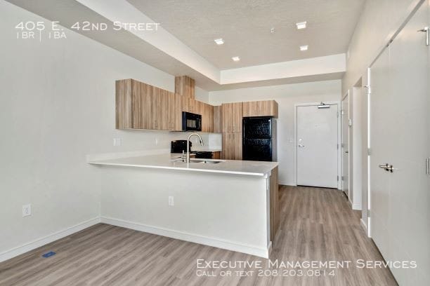 Building Photo - The Parkway Apartments
