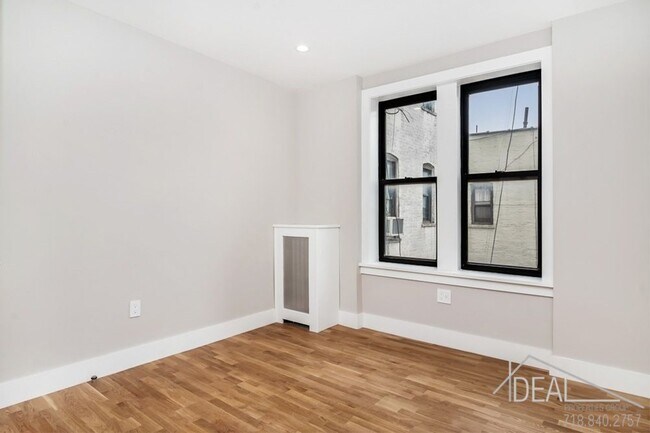 Foto del edificio - 64 Linden Blvd
