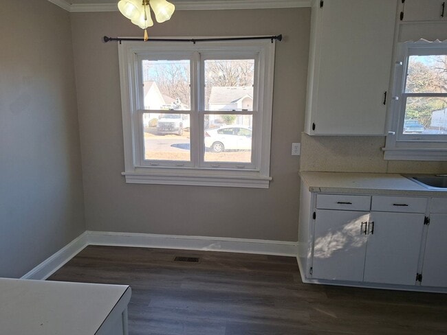 Building Photo - 3 Bedroom 1 Bathroom in the Heart of Asheboro