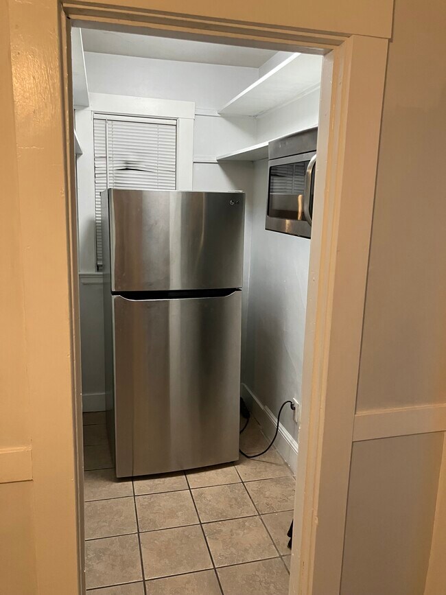 Building Photo - 11 Gene St