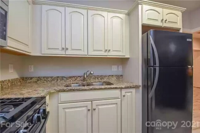 Foto del edificio - 1324 Bershire Ln
