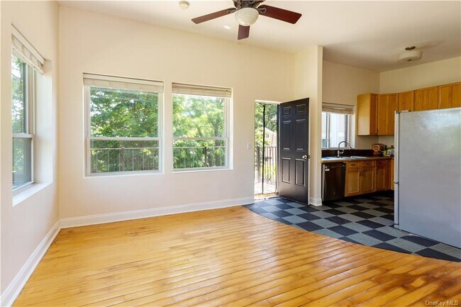 Building Photo - 5420 Sylvan Ave