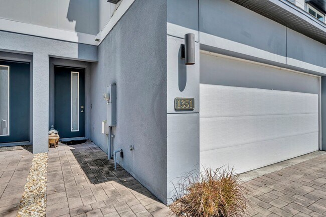 Foto del edificio - 1351 Merrydale Wy