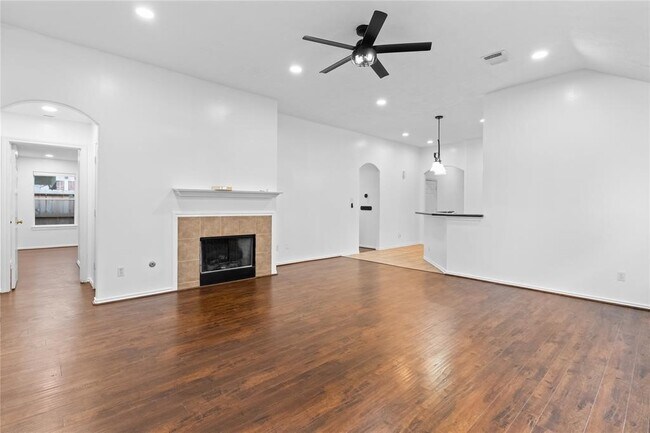 Foto del edificio - 15323 Redbud Berry Way