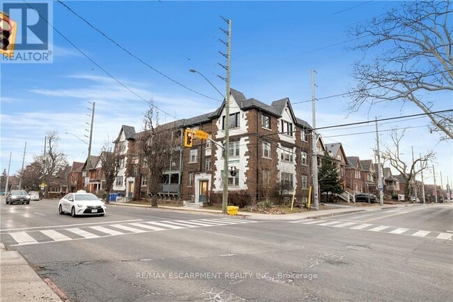 Photo du bâtiment - 316-316 Aberdeen Ave