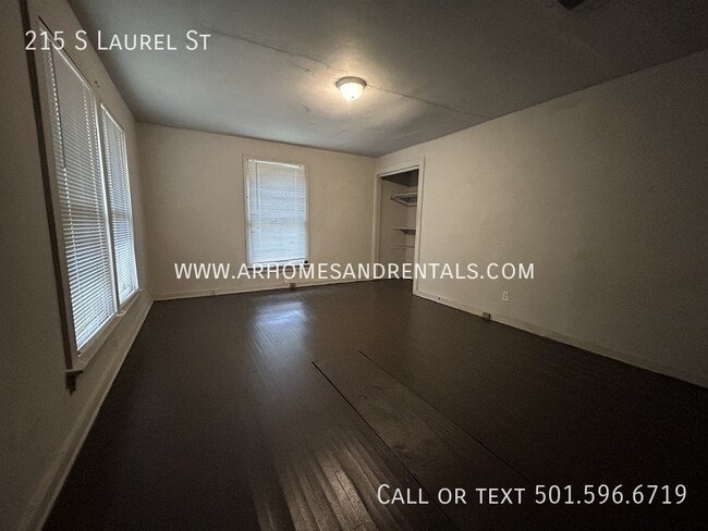 Building Photo - 215 S Laurel St | $895 | 4 beds, 2 full baths