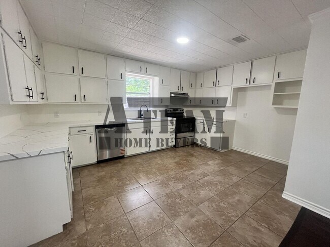 Foto del edificio - Fully Remodeled 3 Bedroom 2 Bathroom