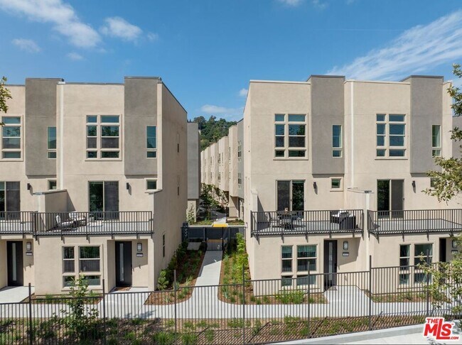 Building Photo - 2720 Rana Way