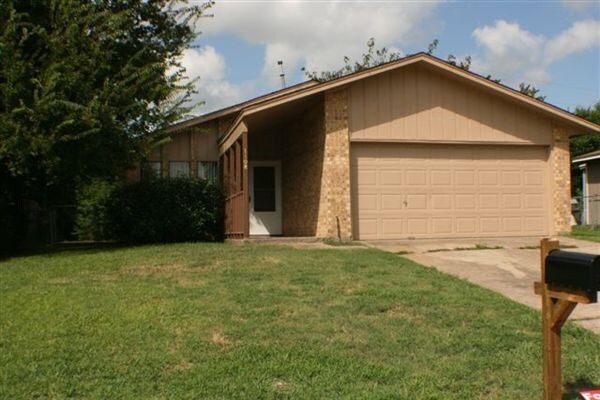 Primary Photo - 1108 Taurus Ave