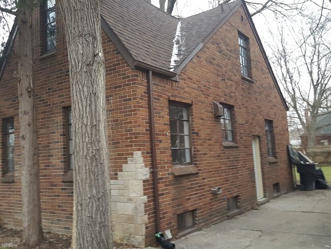 Foto del edificio - 16746 Gilchrist St