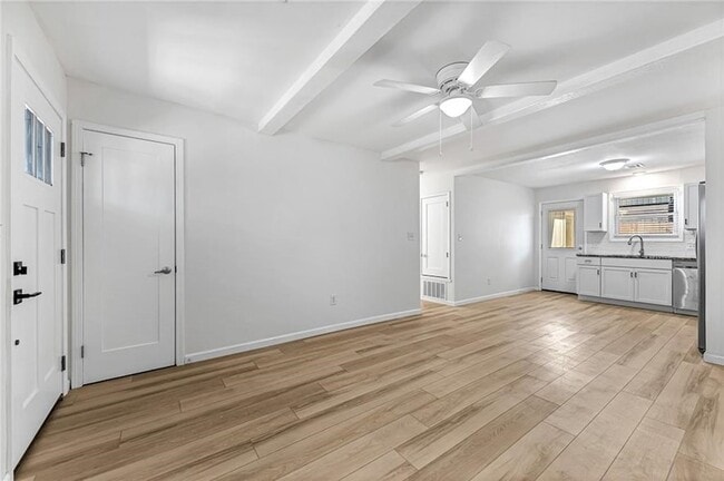 Building Photo - 14791 Dutchmans Dr