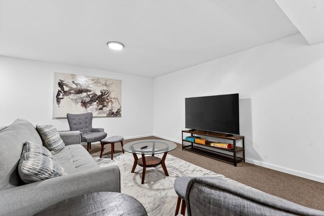 Building Photo - 2705 Freemantle Dr