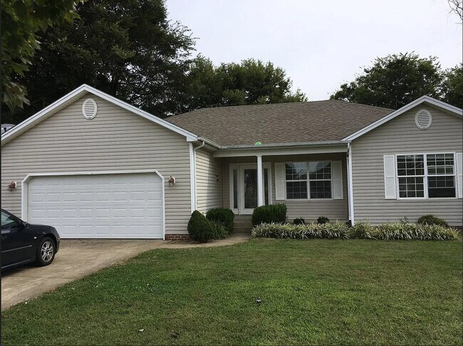 Building Photo - 1432 Trillium Ln