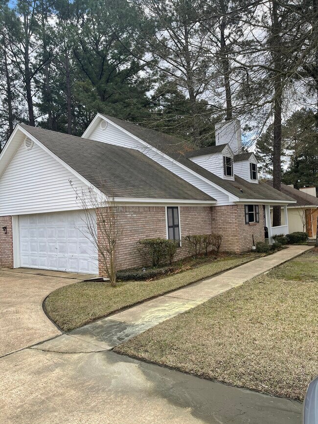 Foto del edificio - 102 Riverbend Dr