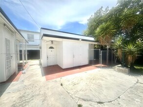 Building Photo - 30 NW 32nd Pl