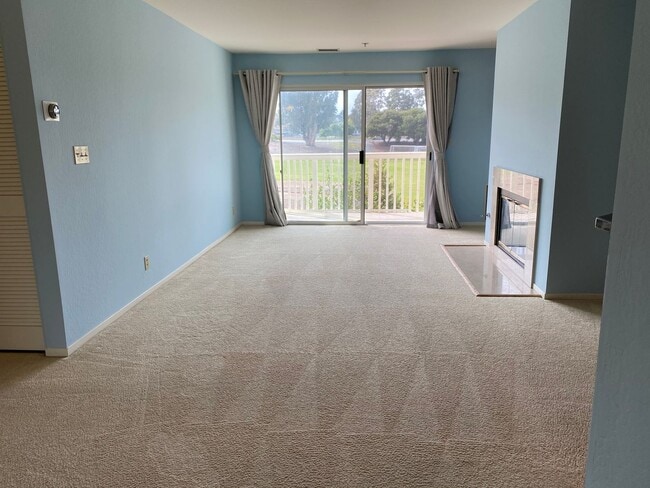 Building Photo - EPIC REA-AZARI PM: Condo w/Parking & Commu...