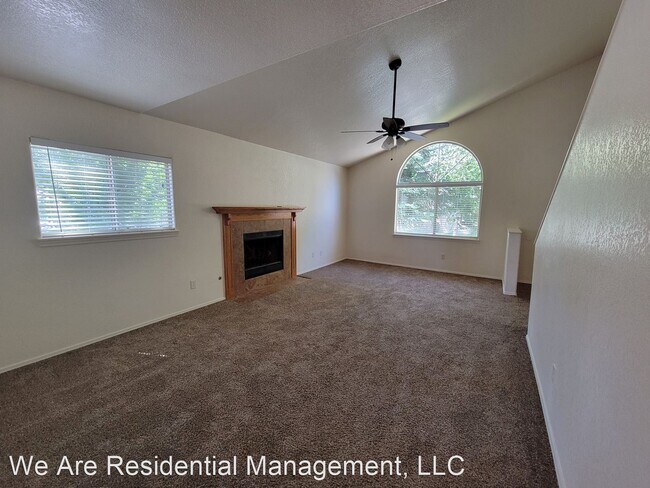 Building Photo - 4 br, 2.5 bath House - 3227 Kyle Loop