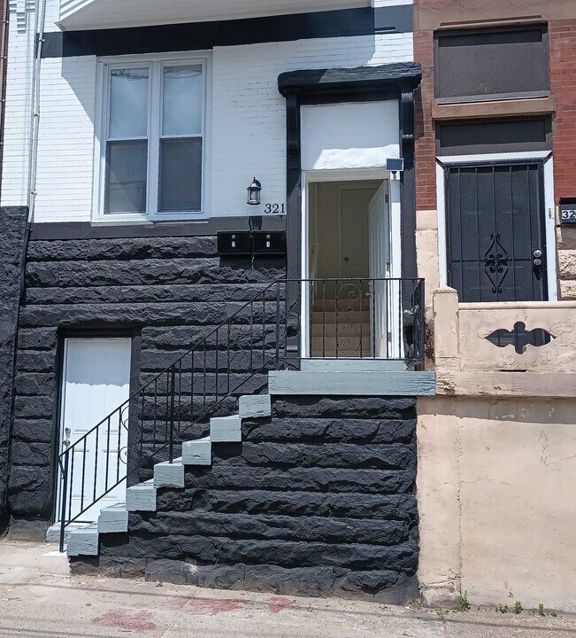 Primary Photo - 321 E Lehigh Ave