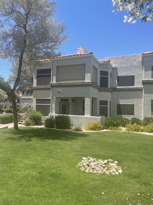 Building Photo - 11375 E Sahuaro Dr