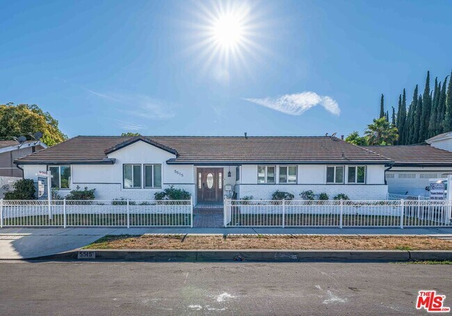 Foto del edificio - 5515 Longridge Ave