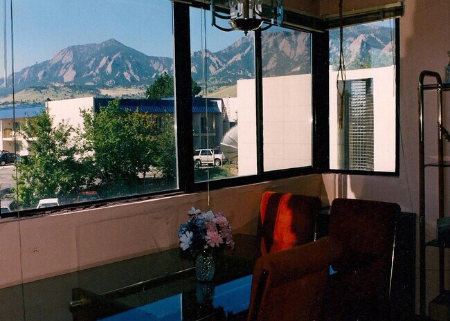 Flatirons View - 805 29th St