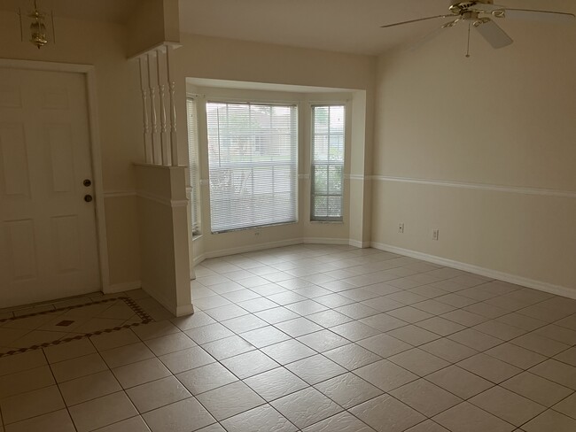 Spacious living room - 3222 SW 7th Pl