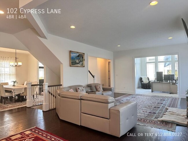 Foto del edificio - 102 Cypress Ln