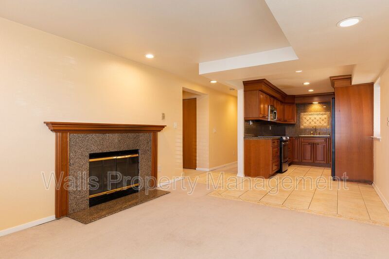 Foto principal - 2348 Alki Ave SW
