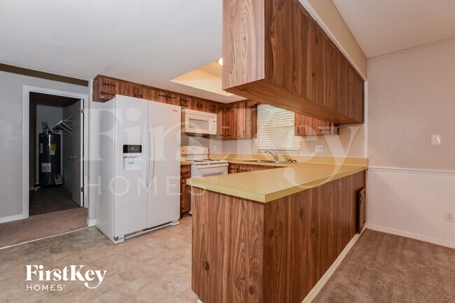 Foto del edificio - 833 Pine Forest Trail W