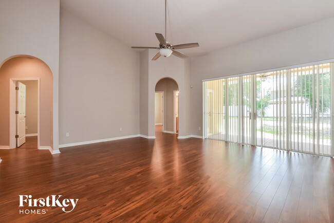 Building Photo - 602 River Fern Ln