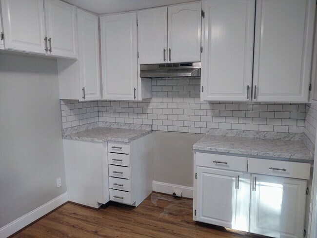 Foto del edificio - Renovated 2 bedroom 1 bathroom House Avail...