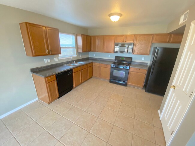 Foto del edificio - Northeast El Paso 3 bed with Upstairs Loft!