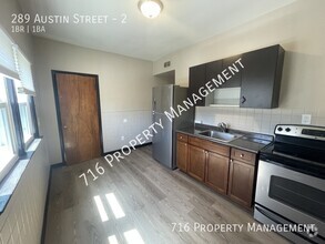 Building Photo - 289 Austin St