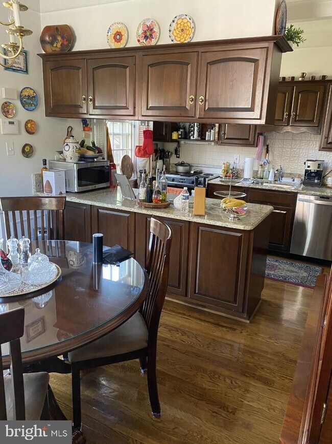 Foto del edificio - 4401 Westover Pl NW