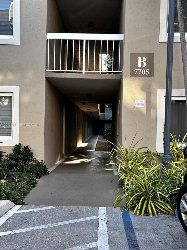 Foto del edificio - 7705 Camino Real