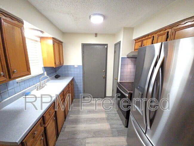 Building Photo - 1206 Alamo Ave