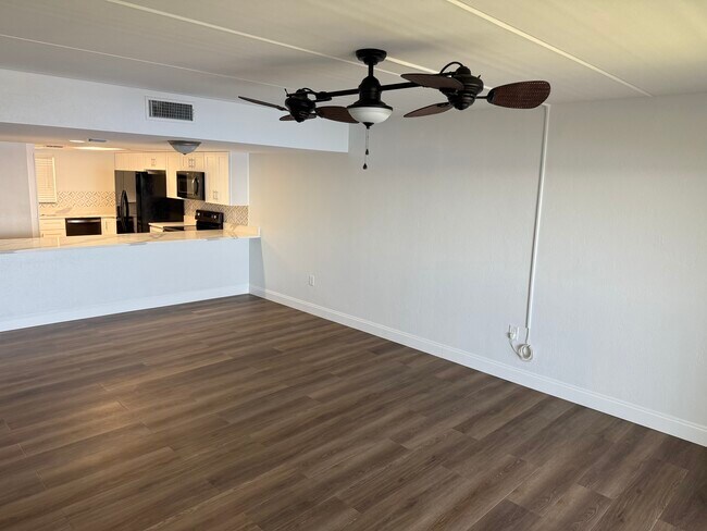 Área de barra en la encimera - 3131 S Ridgewood Ave