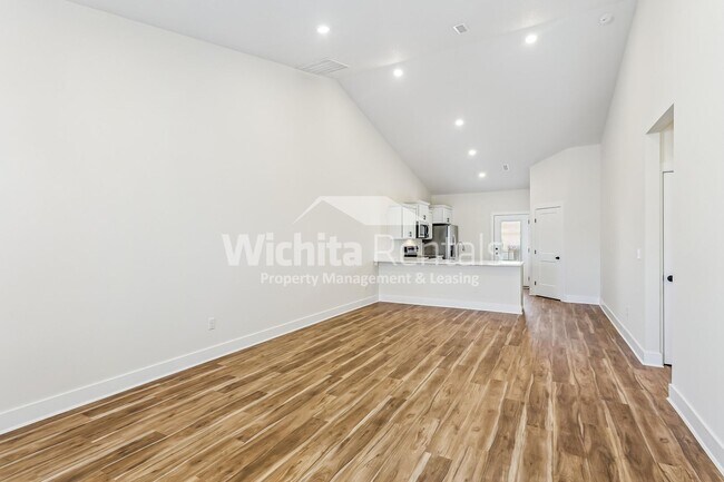 Foto del edificio - 1744-1744 S Hickory Creek St