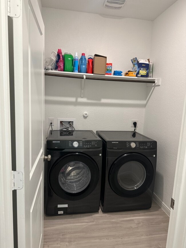Laundry room- wash/dry - 5405 Basil Trce