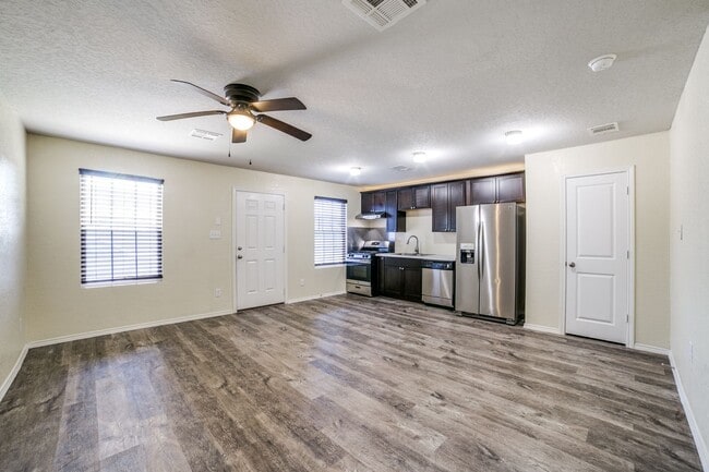 Building Photo - 2 Bedroom 1 Bath Rosillo Creek Subdivision