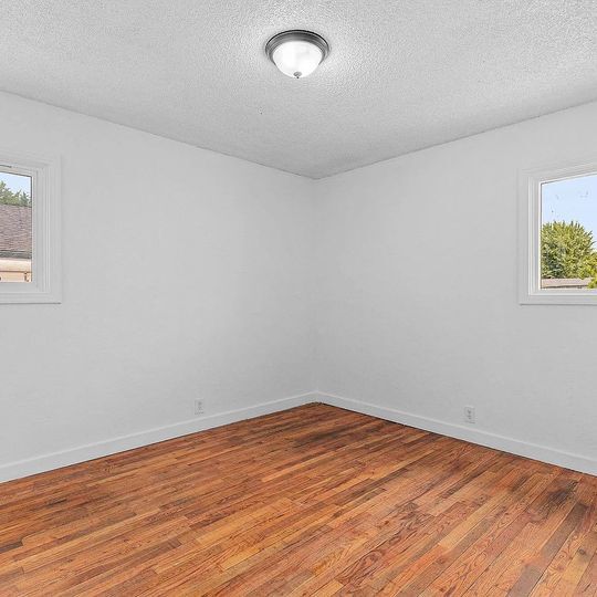 Dormitorio - 1132 SW Rogue River Ave