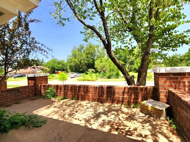 Foto del edificio - 3125 N Shartel Ave