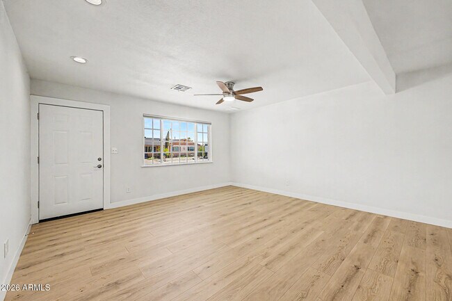 Building Photo - 2526 W Orchid Ln