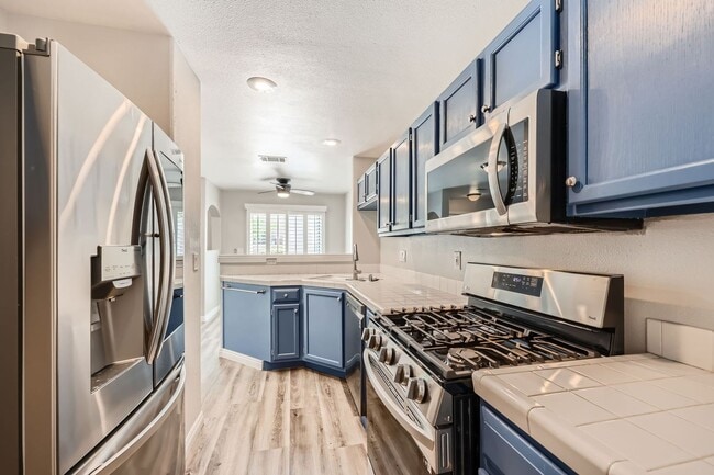 Building Photo - Beautiful and Nicely Remodeled Henderson T...