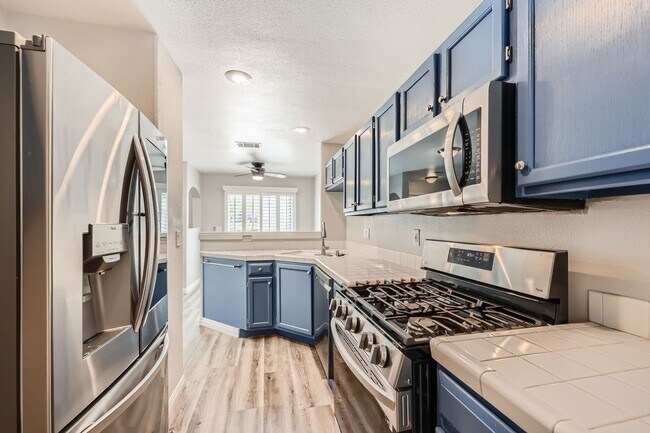 Foto del edificio - Beautiful and Nicely Remodeled Henderson Townhome!