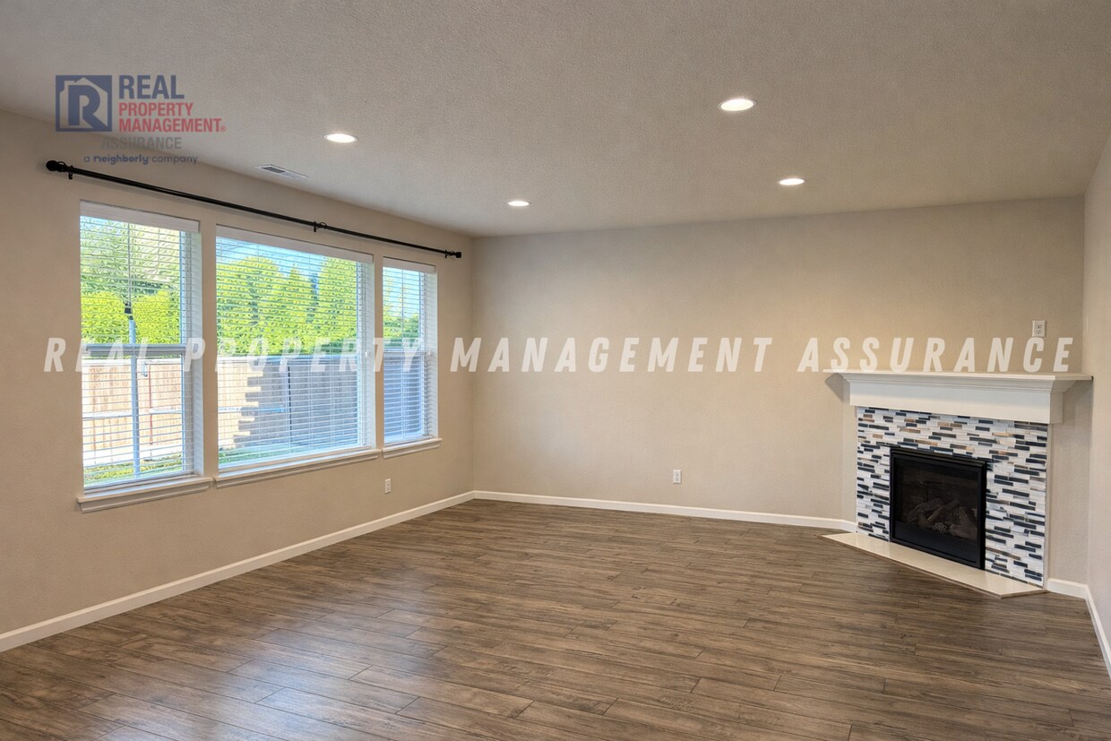 Foto del edificio - Spacious & Stylish 5-Bedroom Retreat in Heritage Crossing