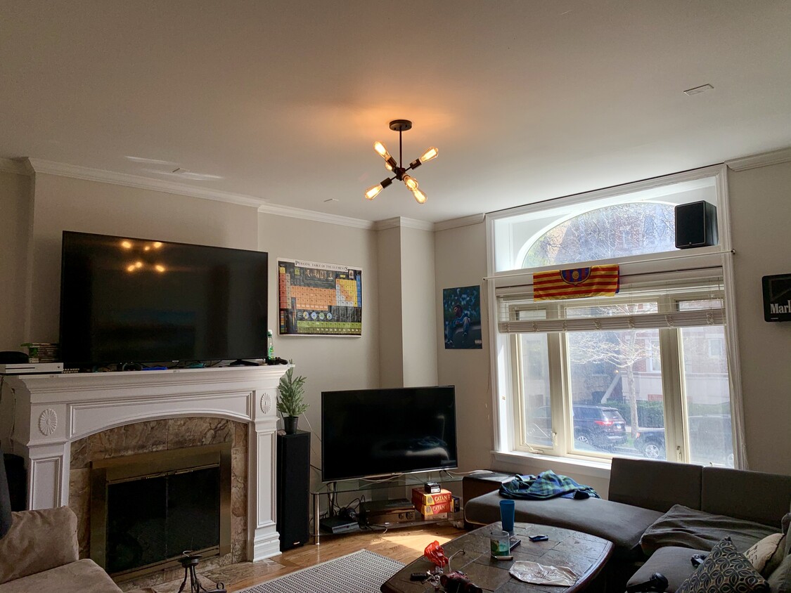 Primary Photo - 3514 N Wilton Ave